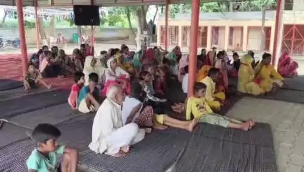 चंदौसी: गुंमथल गांव के चौधराना बाबा बनखंडी सिद्ध संत आश्रम पर दूसरे दिन भी श्रीमद् भागवत कथा का आयोजन किया गया