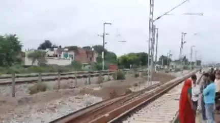 मुरैना नगर: रेलवे के आईबीएच रूम से कॉपर प्लेट चुराने वाला फरार चोर पिनाहट से RPF पुलिस द्वारा गिरफ्तार, भेजा गया जेल