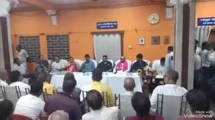 देवघर: श्रावणी मेला को लेकर तीर्थ पुरोहितों और जिला प्रशासन के बीच बाबा मंदिर में हुई बैठक