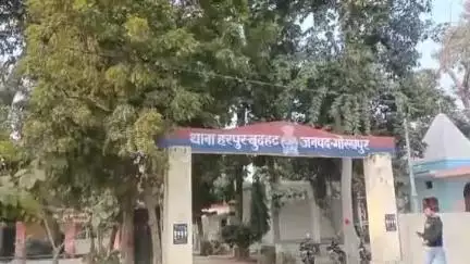सहजनवा: कटया गाँव में खेत में पानी चलाते समय करंट लगने से किशोर की हुई मौत, परिजन बिना पोस्टमार्टम दाह संस्कार के लिए ले गए
