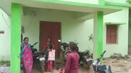 ପଦ୍ମପୁର: ବ୍ଲକ କାର୍ଯ୍ୟାଳୟ ପାଖରେ ଥିବା ଆଧାର ସେଣ୍ଟର ବନ୍ଦ ରହିବାରୁ ଲୋକେ ହନ୍ତସନ୍ତ