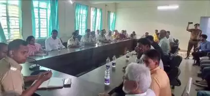 चिरैया: सिकरहना अनुमंडल सभागार में मोहर्रम पर्व को लेकर हुई शांति समिति की बैठक