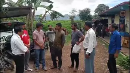 कांडा: उपजिलाधिकारी कांडा ने कमस्यारघाटी के विभिन्न क्षेत्रों का किया भ्रमण, जनसमस्याएं सुनीं और सड़क की बदहाली पर फटकार लगाई