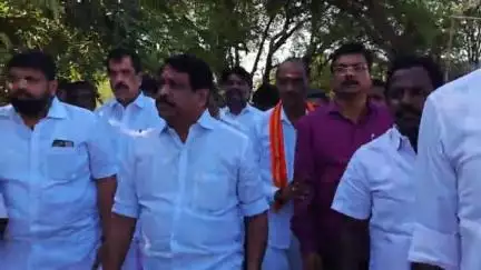 திருப்புவனம்: விஜய் எங்கள் கூட்டணியில் வர வேண்டும் என்பது எங்களது வேண்டுகோள்மடப்புரத்தில் நயினார் நாகேந்திரன் பேட்டி