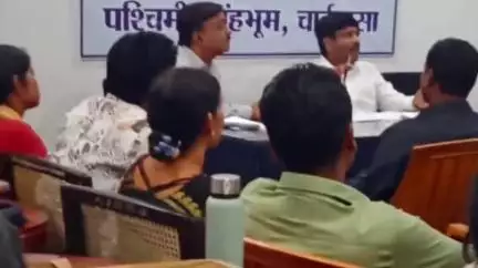 चाईबासा: अधिकार मित्रों की मासिक बैठक में साथी योजना की जानकारी दी गई