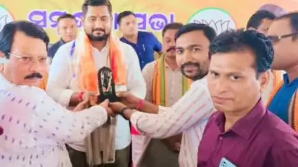 ରାୟଗଡା: ଗୁଣପୁର ମିନିଷ୍ଟାଡିୟମର ଉନ୍ନତିକରଣ ସକାଶେ ଉଚ୍ଚଶିକ୍ଷା ଓ କ୍ରୀଡ଼ାମନ୍ତ୍ରୀଙ୍କୁ ଜିଲ୍ଲା ବିଜେପି ଅଫିସରେ ଭେଟିଲେ Y ଣପତି ରାଓ ତାଙ୍କ ସାଥି