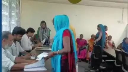 रामगढ़: डीसी के निर्देश पर प्रखंड सभागार में साप्ताहिक जनता दरबार का आयोजन, प्रशासन को मिले 106 आवेदन