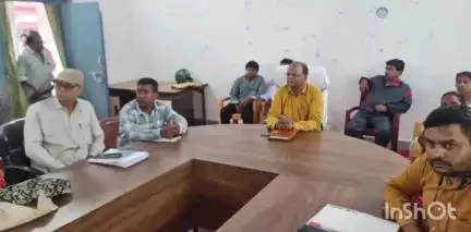 रानीश्वर: रानीश्वर बीडीओ ने प्रखंड क्षेत्र के मतदान केंद्रों का नजरी नक्शा बनाने के लिए प्रखंड सभागार में प्रशिक्षण किया
