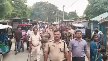 साहेबपुर कमाल: मोहर्रम पर्व को देखते हुए पुलिस ने प्रखंड क्षेत्र में निकाला फ्लैग मार्च