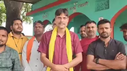 टंडवा: कुमरांगकला गांव में आम्रपाली परियोजना से जुड़े वाहन मालिकों की बैठक, समस्याओं के समाधान का निर्णय