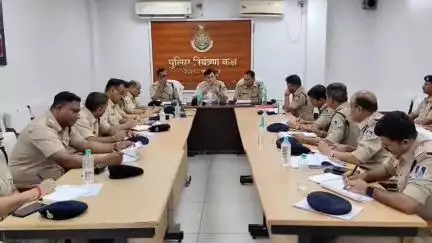 बुरहानपुर: मोहर्रम को लेकर पुलिस अलर्ट, डीआईजी सिद्धार्थ बहुगुणा पहुंचे बुरहानपुर, फ्लैग मार्च निकालकर बाजार का किया भ्रमण