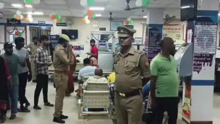 सगड़ी: एसपी के निर्देशन में जीयनपुर सहित जनपद के सभी थानों की पुलिस ने बैंकों में चलाया सघन चेकिंग अभियान, मचा हड़कंप
