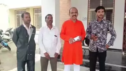 जबलपुर: नियमों को ताक पर रखकर नर्मदा रोड पर खोली जा रही शराब दुकान, शिवसेना ने एसडीएम गोरखपुर को दिया ज्ञापन