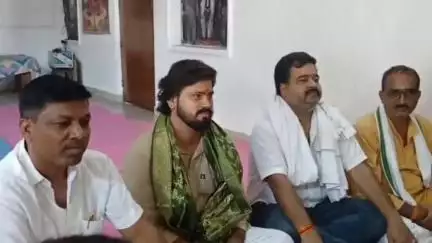 आज़मगढ़: जिले के बड़ागणेश मंदिर में ब्राह्मणों ने बैठक कर PDA भवन के उद्घाटन में शामिल होने वाले 5 ब्राह्मणों का किया बहिष्कार
