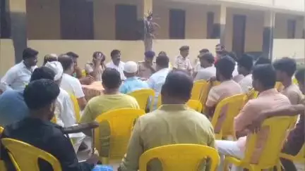 बेतिया: मुहर्रम को लेकर बसवरिया में शांति समिति की बैठक, थानाध्यक्ष ने दी सख्त हिदायत