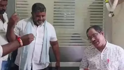 ಗುಡಿಬಂಡೆ: ಎಲ್ಲೋಡು ಗ್ರಾ.ಪಂನಲ್ಲಿ ಹಣ ದುರ್ಬಳಕೆ ಆರೋಪ, ಪಂಚಾಯತಿ ಮುಂದೆ ಸ್ಥಳೀಯರು ಆಕ್ರೋಶ