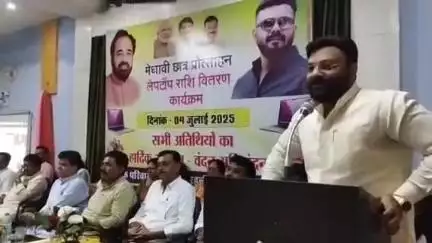 रहली: उत्कृष्ट सभागार में मेधावी छात्र लैपटॉप राशि वितरण कार्यक्रम संपन्न