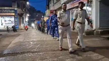 সিউড়ি ১: সিউড়ি শহরের একাধিক জায়গায় সিউড়ি থানার পুলিশের পক্ষ থেকে রুটমার্চ করা হলো
