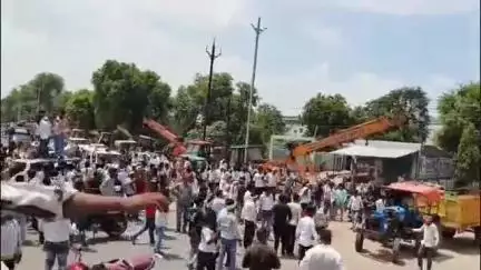 मुरैना नगर: मुरैना में कुशवाहा आंदोलन के दौरान पुलिस पर हुआ पथराव; टीआई-आरआई समेत 3 घायल, वीडियो के आधार पर एफआईआर होगी दर्ज