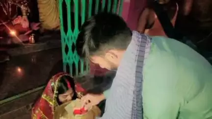 हरनौत: हरनौत के सबनाहुआ डीह गांव स्थित बाबा बख्तौत मंदिर में एक प्रेम जोड़ी ने रचाई शादी, वीडियो वायरल