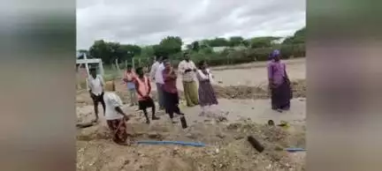 ఉరవకొండ: గ్రామ సచివాలయాల్లో అధికారులు ప్రజలకు అందుబాటులో ఉండి సేవలు అందించాలి: బెళుగుప్ప ఎంపీడీఓ లక్ష్మీనారాయణ