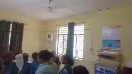 विभूतिपुर: मध्य विद्यालय कापन में छात्रा क्लास में हुई बेहोश, स्कूल में मचा हड़कंप