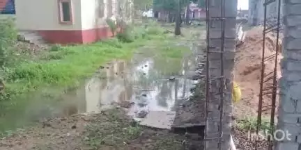 फतुहा: पचरुखिया इंटर स्तरीय हाई स्कूल तक नहीं है रास्ता, कीचड़ से होकर स्कूल जाने को मजबूर हैं विद्यार्थी