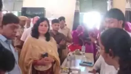 करौली: संभागीय आयुक्त ने गुनेसरा में शिविर का औचक निरीक्षण किया, विभिन्न विभागों की स्टॉल्स पर दी जा रही सेवाएं देखी