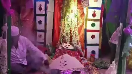 నారాయణ్​ఖేడ్: పంచగామలో ఘనంగా పీర్ల పండగ, పాటలు పాడుతూ నృత్యాలు చేసిన గ్రామస్తులు