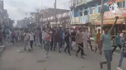 पकरीबरावां: पकरीबरावां में मोहर्रम पर्व के केला कटाई रस्म के दौरान दो पक्षों में जमकर भांजी गई लाठियां, मची अफरा-तफरी