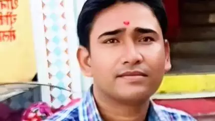 घुवारा: बमनौरा हीरापुर मार्ग पर तेज रफ्तार वैगनआर का कहर, शिक्षक की मौत, एक अन्य गंभीर घायल