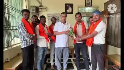 भाटापारा: भाजपा कार्यालय भाटापारा में ग्राम मर्राकोना के ग्रामीणों और जनप्रतिनिधियों ने किया भारतीय जनता पार्टी में प्रवेश