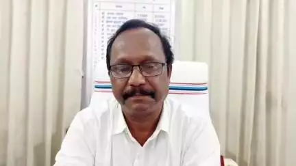 जशपुर: गर्भवती महिला को पीठ पर लेने वाली वायरल तस्वीर पर CMHO ने दी सफाई, कहा- घर में हुआ सुरक्षित प्रसव
