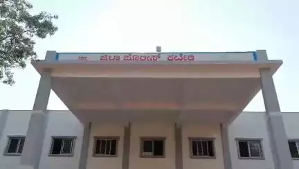 ಕೂಡ್ಲಿಗಿ: ಕೈವಲ್ಯಾಪುರ ಬಳಿ ರಾಷ್ಟ್ರೀಯ ಹೆದ್ದಾರಿಯಲ್ಲಿ ನಿಂತಿದ್ದ ಲಾರಿಗೆ ಮತ್ತೊಂದು ಲಾರಿ ಡಿಕ್ಕಿ, ಓರ್ವ ಮೃತ