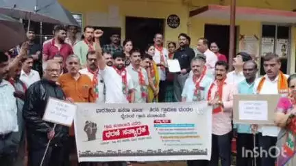 ಶಿರಸಿ: ರಾಜ್ಯ ಸರ್ಕಾರದ ವೈಫಲ್ಯ ಖಂಡಿಸಿ ಭೈರುಂಬೆ ಗ್ರಾ.ಪಂ ಎದುರು ಬಿಜೆಪಿ ಪ್ರತಿಭಟನೆ