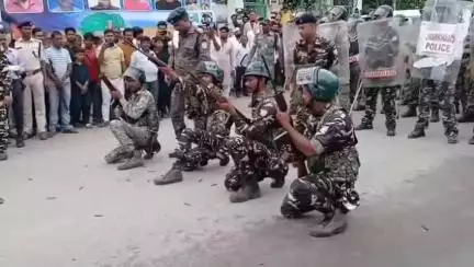 हज़ारीबाग: खिरगांव चौक पर पुलिस ने मोहर्रम को लेकर दंगा रोधी पूर्वाभ्यास किया, प्रशासनिक अधिकारी रहे उपस्थित