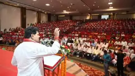 सुकमा: जिले में आयोजित जिला स्तरीय शाला प्रवेशोत्सव एवं चरण पादुका वितरण कार्यक्रम में गृहमंत्री विजय शर्मा हुए शामिल