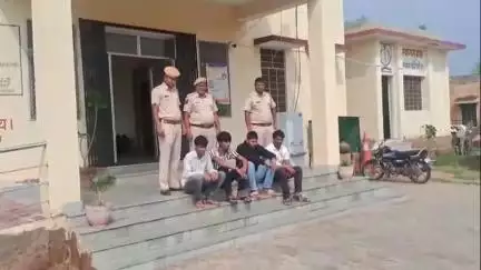 बुहाना: पचेरी कलां पुलिस ने अनुसूचित जाति के परिवार को धमकी देने और गाली-गलौज करने वाले 4 आरोपियों को किया गिरफ्तार
