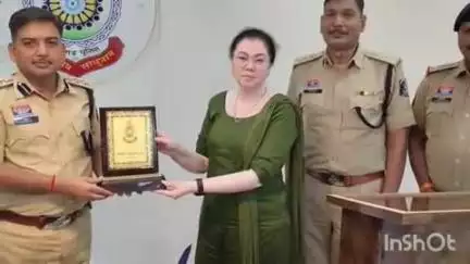 बेमेतरा: बेमेतरा के SP कार्यालय में वरिष्ठ पुलिस अधीक्षक ने उपनिदेशक अभियोजन कंचन पाटिल को स्थानांतरण पर दी विदाई