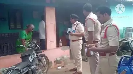 కామవరపుకోటలో స్థల వివాదం నేపథ్యంలో ఇరు వర్గాలు ఒకరిపై ఒకరు దాడి, భారీగా మోహరించిన పోలీసులు