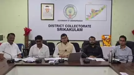 శ్రీకాకుళం: జిల్లా కేంద్రంలో P4 కార్యక్రమంపై జిల్లా కలెక్టర్లు, ఎమ్మెల్యేలు, అధికారులతో వీడియో కాన్ఫరెన్స్ నిర్వహించిన సీఎం చంద్రబాబు