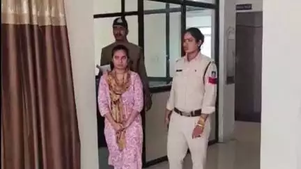 आत्महत्या के लिए उकसाने के मामले में सिविल लाइन थाना पुलिस ने एक युवती को किया गिरफ्तार, भेजा जेल