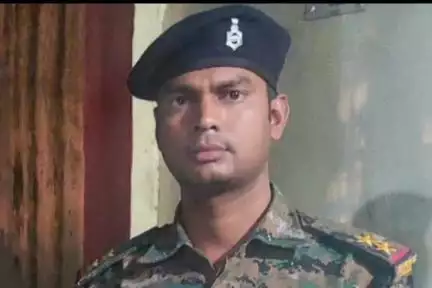 कांके: पिठौरिया थाना क्षेत्र में पत्थर से कुचलकर हत्या करने का आरोपी पुलिस द्वारा गिरफ्तार