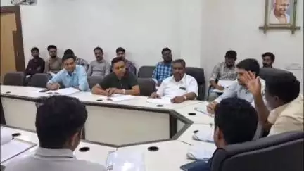 દાહોદ: કલેકટર કચેરી ખાતે કલેકટરના અધ્યક્ષ સ્થાને મુખ્યમંત્રી વન અધિકાર ખેડૂત ઉત્કર્ષ યોજના અંગે બેઠક યોજાઈ