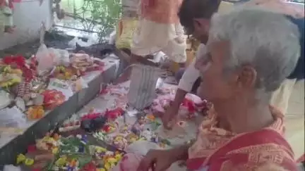 মেমারি ১: মেমারিতে ৩০০ বছরের মা মনসা  পুজো