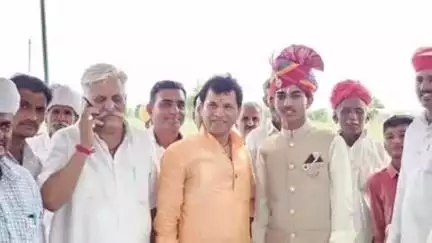 सिणधरी: पूर्व केंद्रीय कृषि राज्यमंत्री कैलाश चौधरी ने खारी नाडी गांव का दौरा किया, आमजन से हुए रूबरू