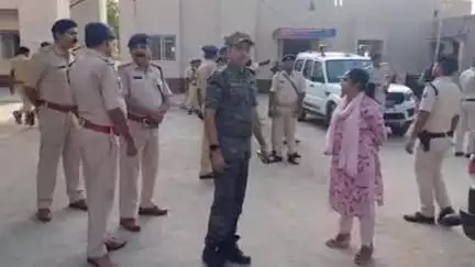 छपरा: मुहर्रम पर्व पर मशरक थाना परिसर से मढ़ौरा एसडीओ और डीएसपी के नेतृत्व में निकला फ्लैग मार्च