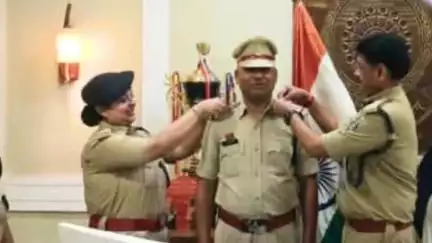 मस्तुरी: राजा राम ध्रुव और जितेश छत्री को उप निरीक्षक पद पर पदोन्नत किया गया, रजनेश सिंह ने स्टार लगाकर किया पदोन्नति