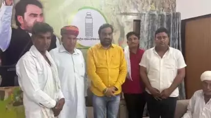 नागौर: नागौर सांसद हनुमान बेनीवाल से प्रदेशभर से आए लोगों ने मुलाकात की, अपनी समस्याओं को लेकर मिले लोग