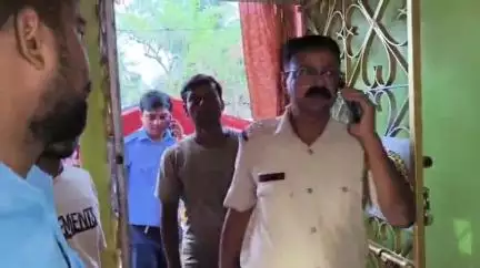 জলঙ্গি: জলঙ্গীর ঘোষপাড়ায় হাইস্কুল শিক্ষিকার রহস্যজনক মৃত্যু, স্বামীর দেনার চাপেই আত্মহত্যার অভিযোগ